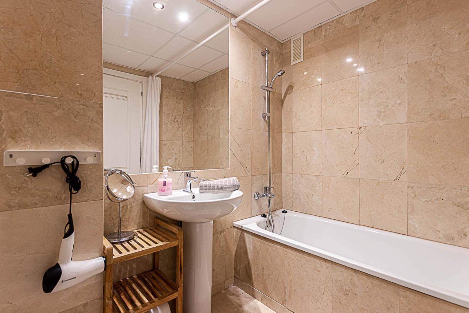 Spacious Apartment, El Coloso *